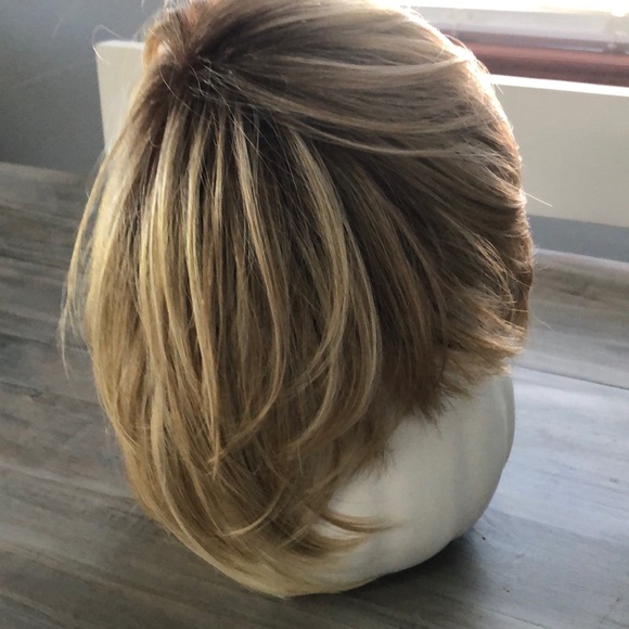 🏠MOVING SALE🏠HAIRDO WIG - Picture 1 of 9